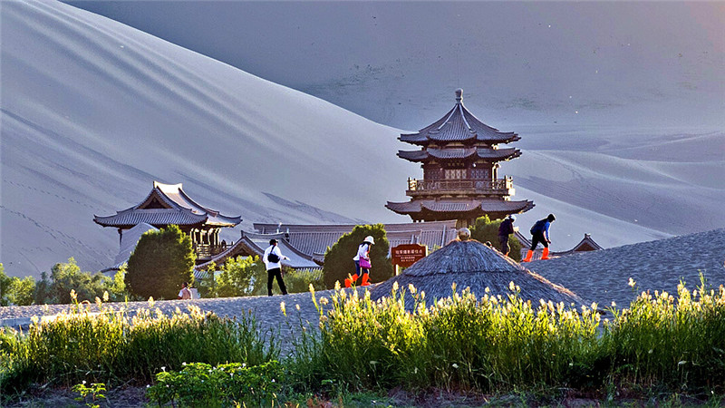 敦煌奇觀美麗月牙泉