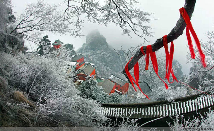 武當(dāng)山千里冰封萬(wàn)里雪飄