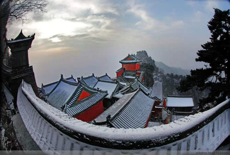 武當(dāng)山千里冰封萬(wàn)里雪飄