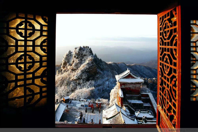 武當(dāng)山千里冰封萬(wàn)里雪飄