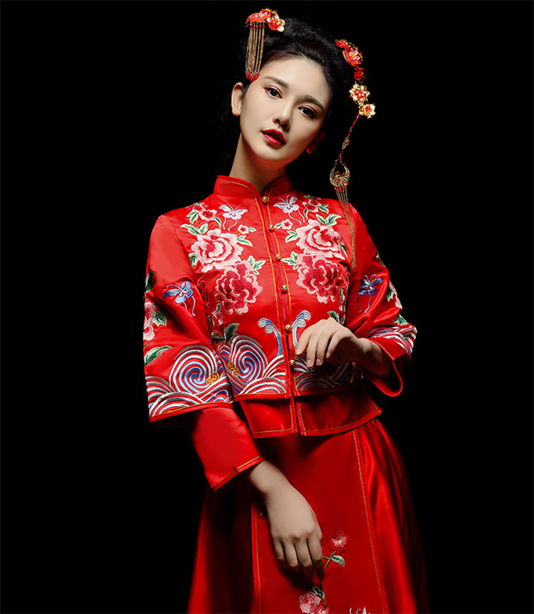 中式新娘禮服嫁衣，龍鳳褂富貴牡丹