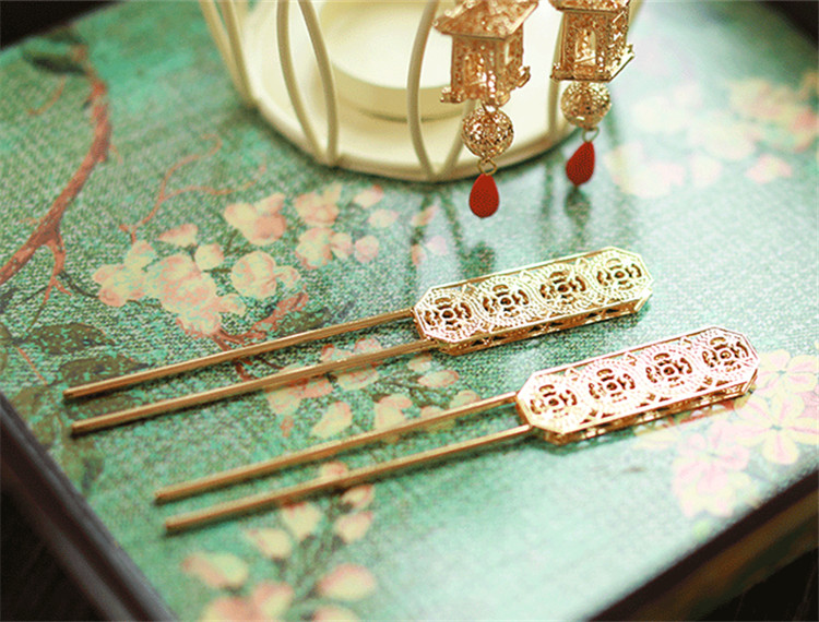 新娘中式金色流蘇發(fā)飾，古裝發(fā)梳步搖