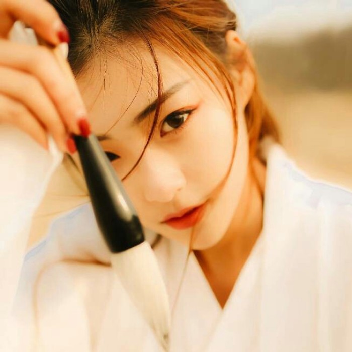 英氣瀟灑女子古風(fēng)頭像，古典真人頭像