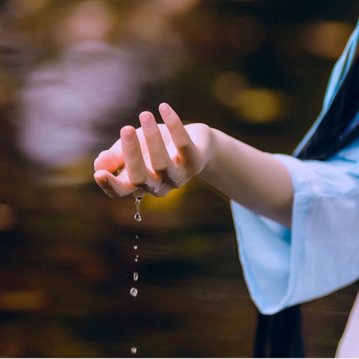 玉手撫枝古風(fēng)頭像，唯美女子纖手頭像