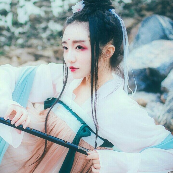 柳眉杏眼女生頭像，古風女子qq頭像