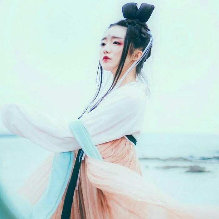 柳眉杏眼女生頭像，古風女子qq頭像