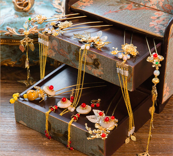 古玉串珠中式流蘇頭飾，新娘古裝發(fā)飾套裝