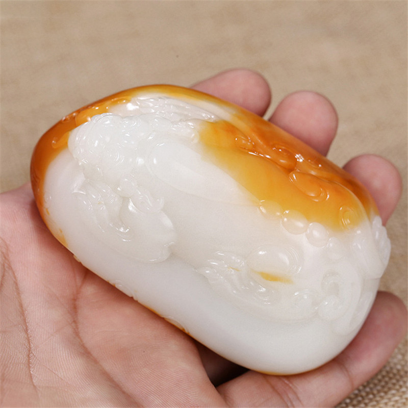 瑞獸納吉新疆和田玉手把件，精致白玉籽料雕刻