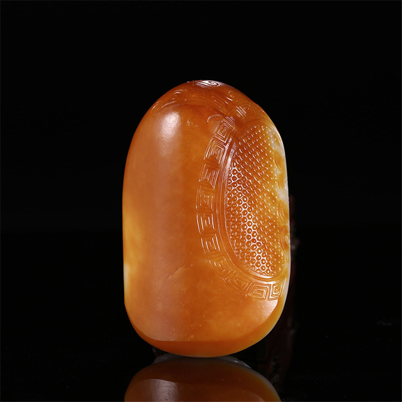 瑞獸納吉新疆和田玉手把件，精致白玉籽料雕刻