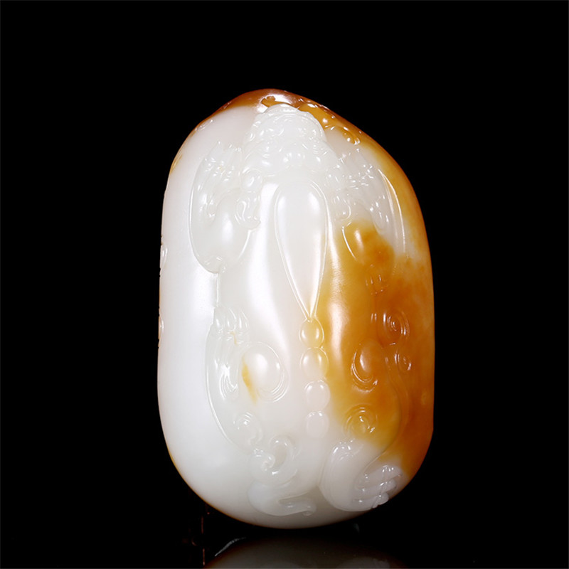 瑞獸納吉新疆和田玉手把件，精致白玉籽料雕刻