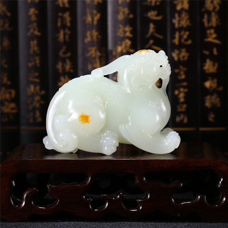 貔貅和田玉手把件，天然籽料真皮手玩件