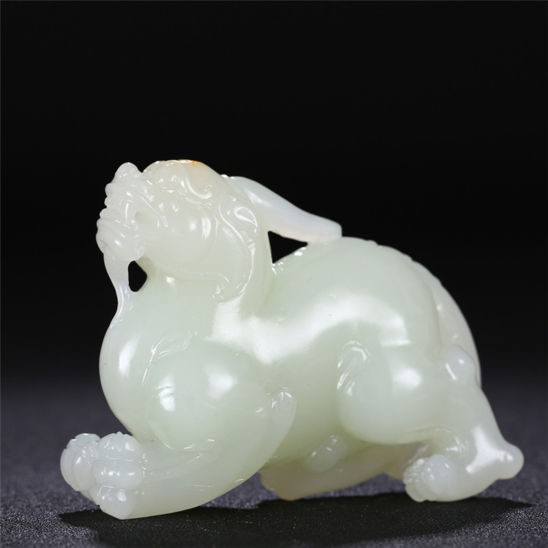 貔貅和田玉手把件，天然籽料真皮手玩件