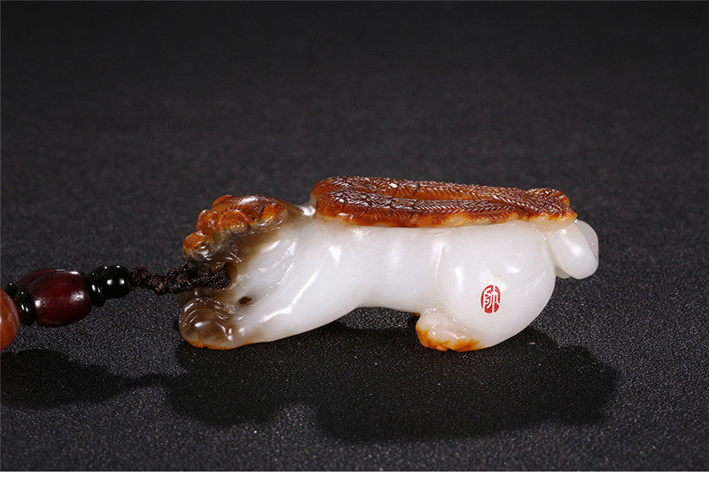 神獸飛虎手把件掛件，天然白玉手玩件玉石小擺