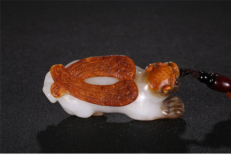 神獸飛虎手把件掛件，天然白玉手玩件玉石小擺