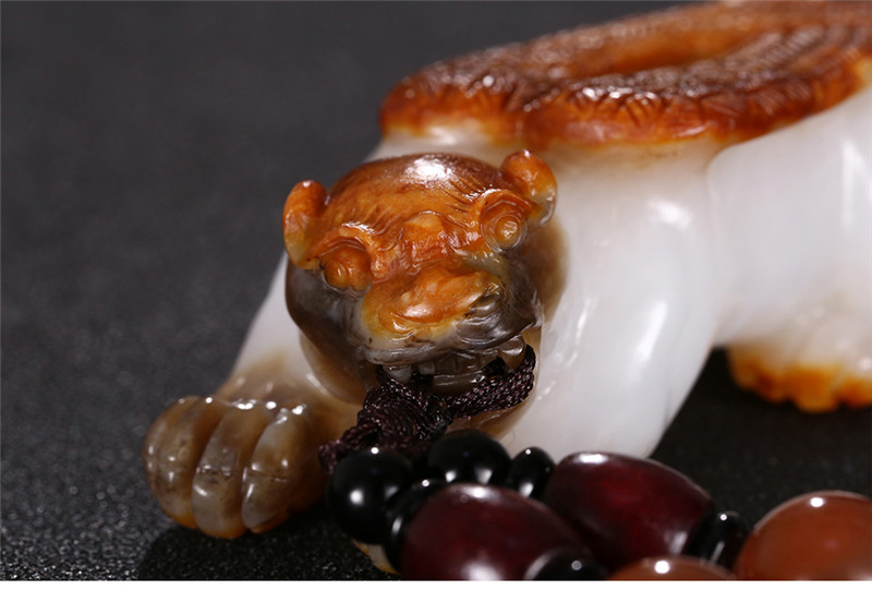 神獸飛虎手把件掛件，天然白玉手玩件玉石小擺