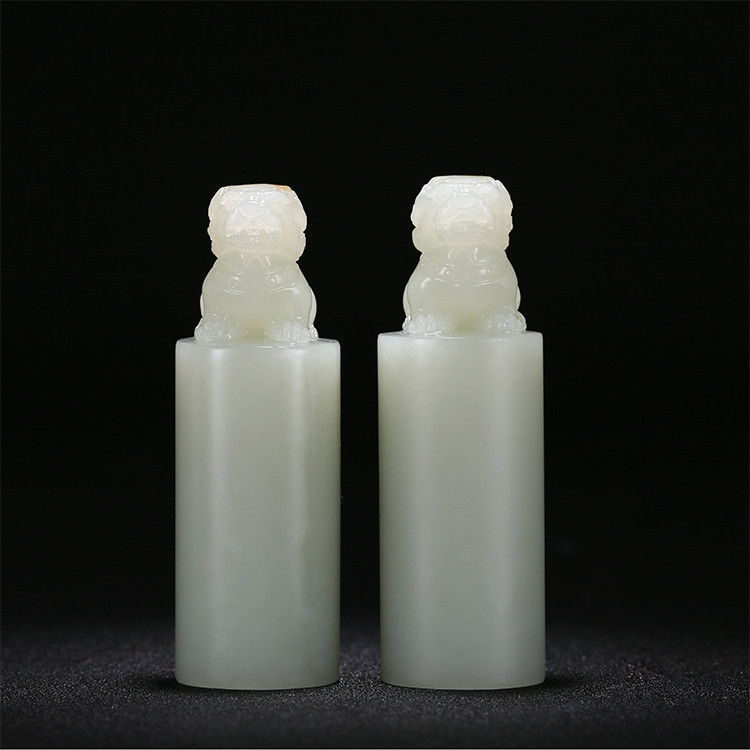 獅子和田玉手把件印章，天然玉石小巧擺件