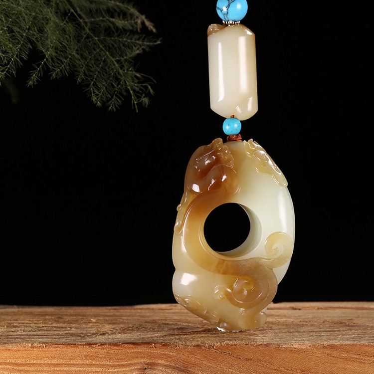 游龍?zhí)煜潞吞镉穹鹿艗旒?，白玉生肖龍?xiàng)鏈掛墜