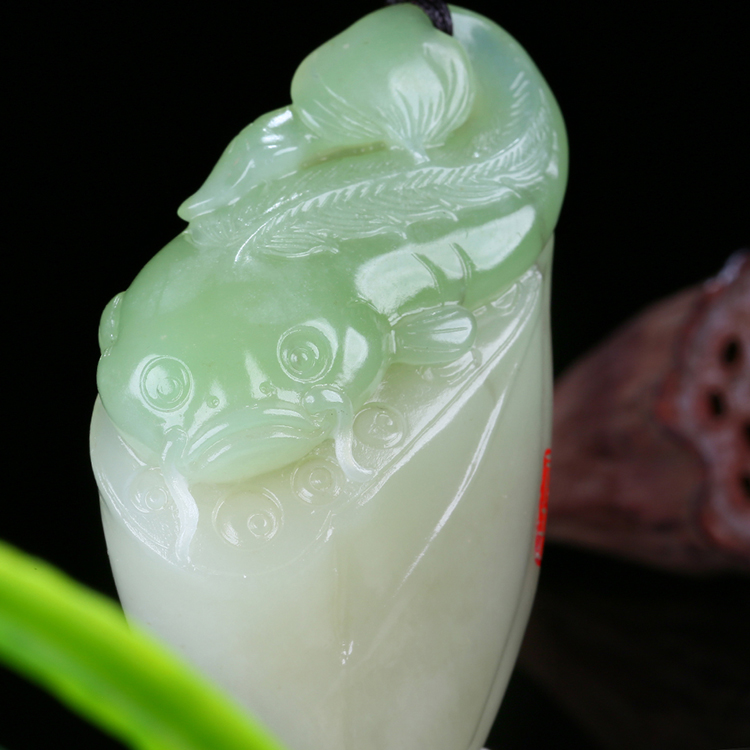 和田翠青玉山料魚(yú)掛墜，玉墜蓮蓬玉石項(xiàng)鏈