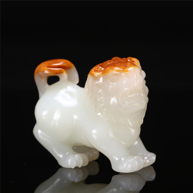 天然籽料真皮獅子手玩件，百獸之王白玉擺件