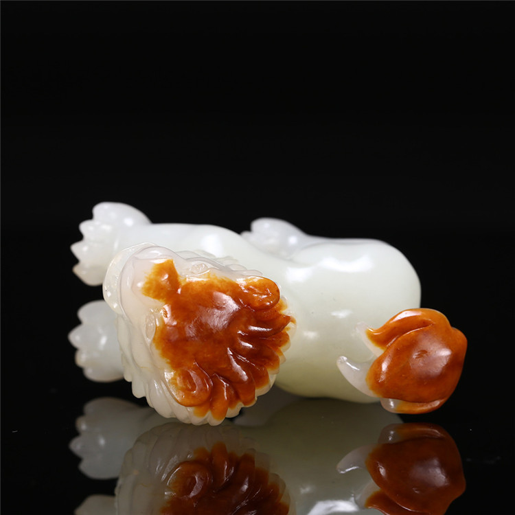 天然籽料真皮獅子手玩件，百獸之王白玉擺件