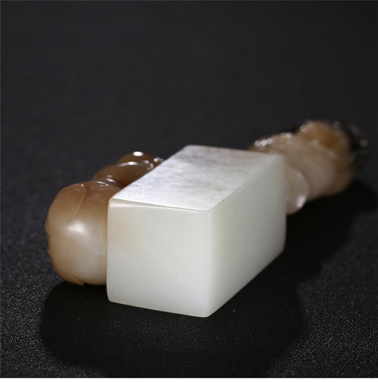 童子拜觀音白玉印章，立體圓雕和田玉手把件