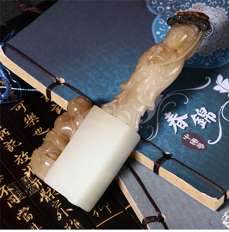 童子拜觀音白玉印章，立體圓雕和田玉手把件