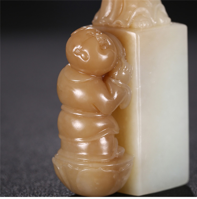童子拜觀音白玉印章，立體圓雕和田玉手把件