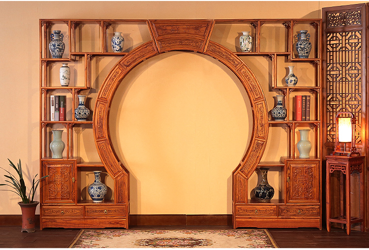中式實木雙圈月洞門博古架，雙面雕花隔斷南榆