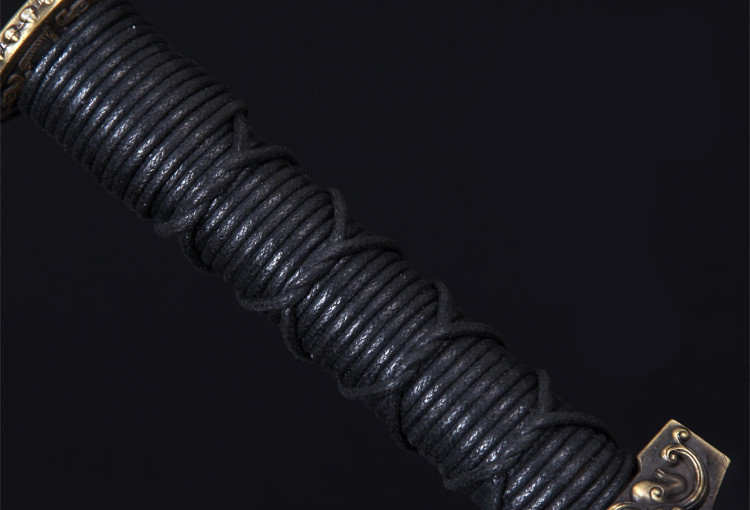 劍氣凌然龍泉小漢劍短劍，四面花紋鋼冷兵器