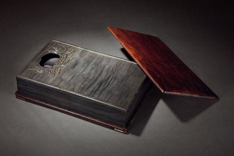 文房四寶硯臺(tái)之名硯?kù)ǔ? src="/wenxue/d/file/bigpic/190404/04/14-1FR4154154-51.jpg" / data-INL3="fEbtsF"><img alt=