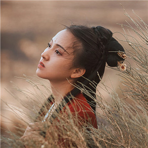 紅衣冷艷古風女子真人頭像，女生古風qq頭像