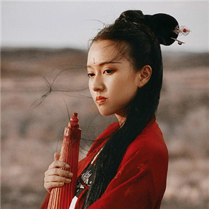 紅衣冷艷古風女子真人頭像，女生古風qq頭像