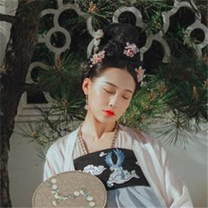 深深庭院美人古風(fēng)頭像，漢服真人頭像qq頭像