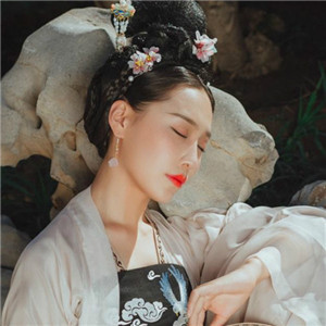 深深庭院美人古風(fēng)頭像，漢服真人頭像qq頭像