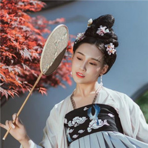 深深庭院美人古風(fēng)頭像，漢服真人頭像qq頭像