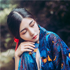林間溪水靈氣女子頭像，唯美古風(fēng)頭像真人