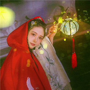 夜深庭間女子古風(fēng)頭像大全，紅斗篷美人qq頭像