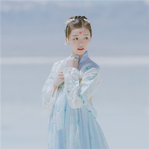 冰靈純凈藍(lán)衣漢服女子頭像，可愛(ài)女生古風(fēng)真人