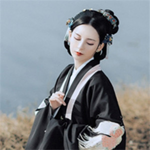 孤傲冷寂女子古風(fēng)頭像，真人女生qq頭像