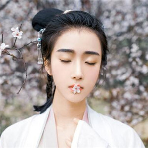 櫻花樹下古風(fēng)女子頭像，真人古風(fēng)頭像大全