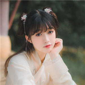 庭院花間漢服少女頭像，古風真人唯美qq頭像