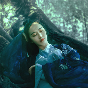 瀟灑肆意古風(fēng)飲酒女子頭像，好看的真人頭像