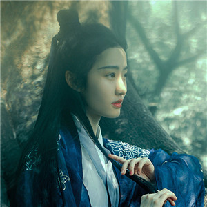 瀟灑肆意古風(fēng)飲酒女子頭像，好看的真人頭像