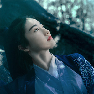 瀟灑肆意古風(fēng)飲酒女子頭像，好看的真人頭像