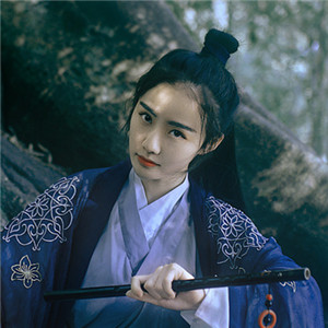 瀟灑肆意古風(fēng)飲酒女子頭像，好看的真人頭像