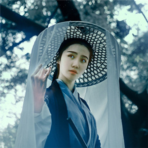 瀟灑肆意古風(fēng)飲酒女子頭像，好看的真人頭像