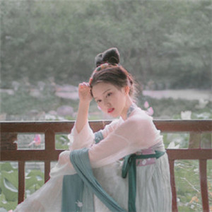 荷塘院內(nèi)美人醉古風(fēng)頭像，女生唯美意境頭像