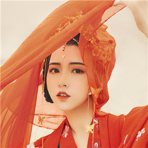 大漠黃沙嫁衣紅裳女子頭像，古風(fēng)艷麗真人頭像