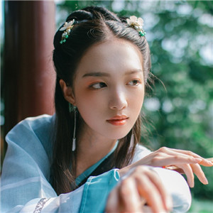 清荷滿(mǎn)塘綠衣小姑娘古風(fēng)頭像，愜意唯美女生頭