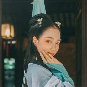 清荷滿(mǎn)塘綠衣小姑娘古風(fēng)頭像，愜意唯美女生頭